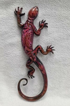Salamandre rouge sur fond noir