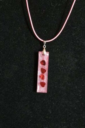 Pendentif rectangle enfant rose rouge avec collier rose