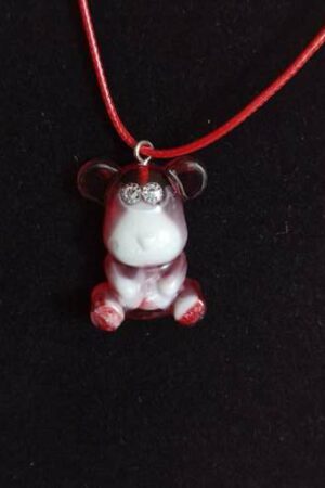 Pendentif ourson enfant rouge blanc avec collier rouge
