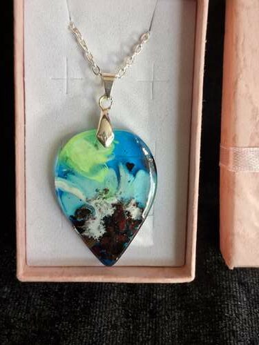 Pendentif cœur sable bleu vert blanc