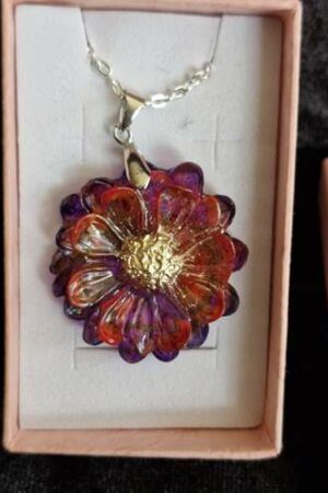 Pendentif fleur violet rouge et doré