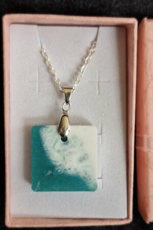 Pendentif carré petit vert et blanc