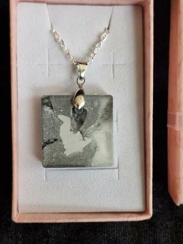 Pendentif carré petit gris métal blanc