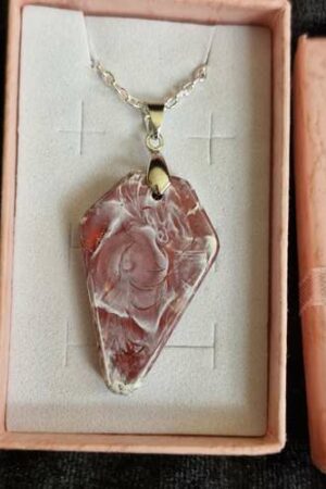 Pendentif polygone blanc rouge rose