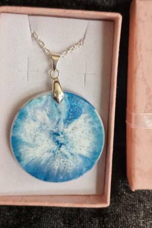 Pendentif rond bleu blanc