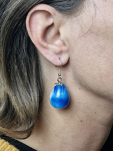 Boucles d'oreilles dégradé bleus – Image 3