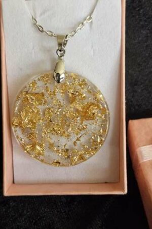 Pendentif rond feuille dorée