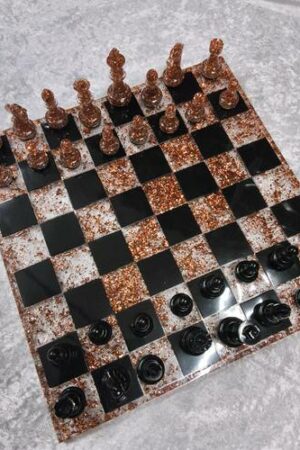 Jeu d'échec  Noir et feuille rosé