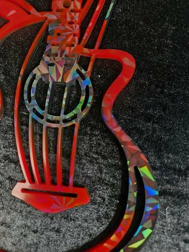 Guitare et sa clef de sol holographique – Image 3